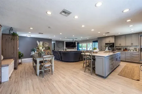 8193 128th Street Seminole FL 33776