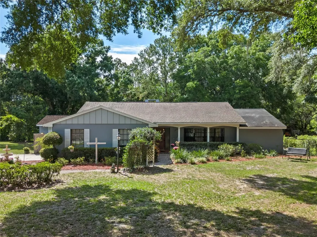 27905 Lisa Drive Tavares FL 32778