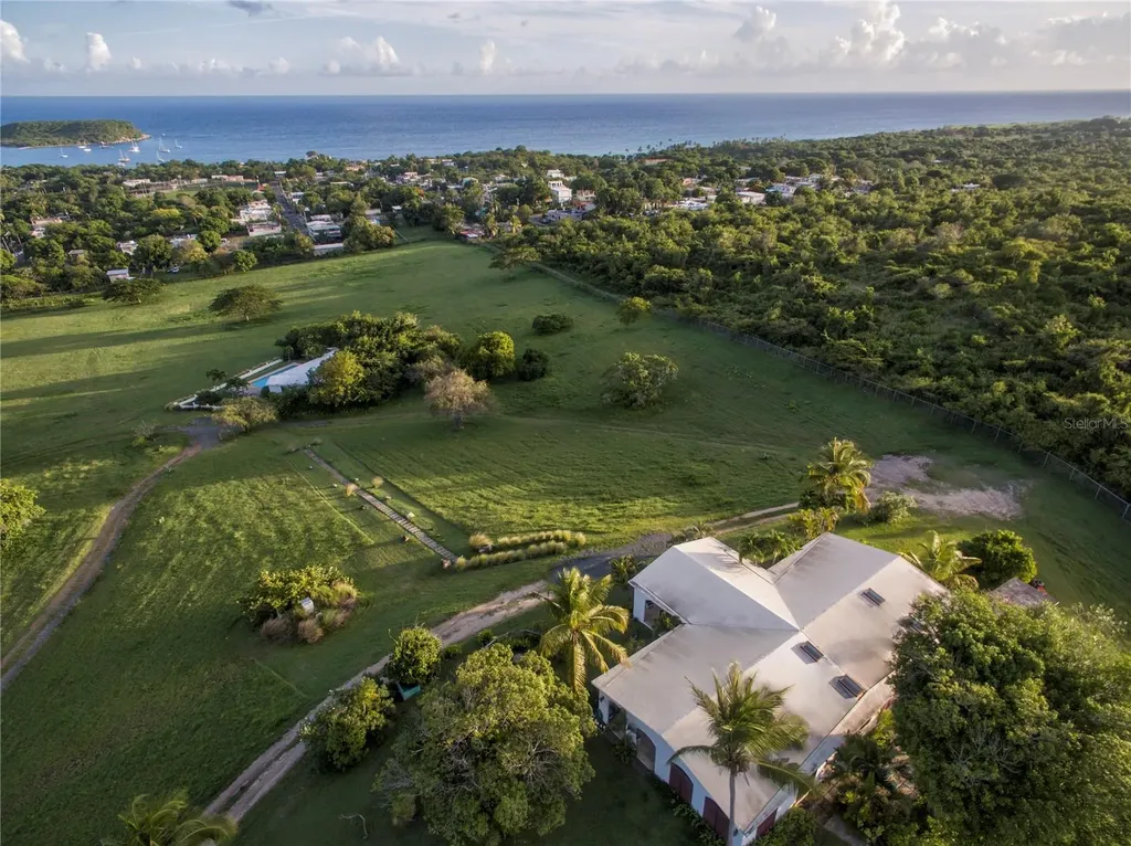 1 El Cerro Vieques PR 00765