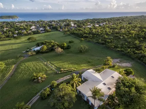 1 El Cerro Vieques PR 00765