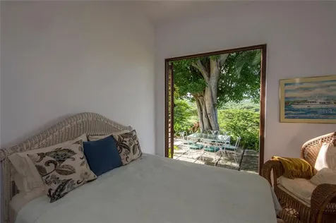 1 El Cerro Vieques PR 00765