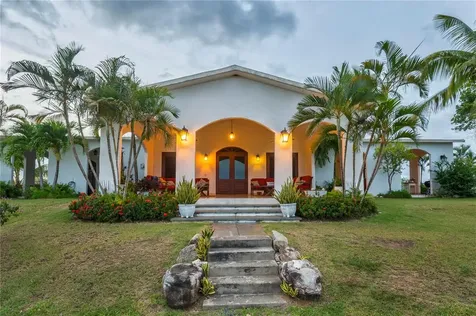 1 El Cerro Vieques PR 00765