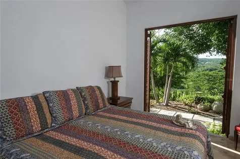1 El Cerro Vieques PR 00765