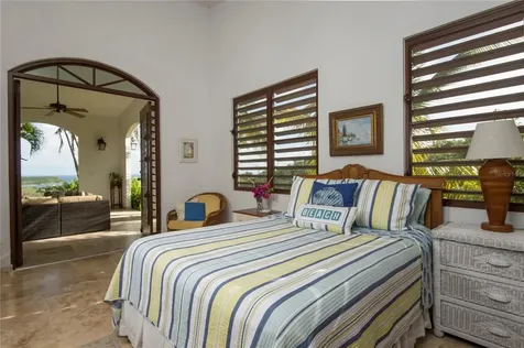 1 El Cerro Vieques PR 00765