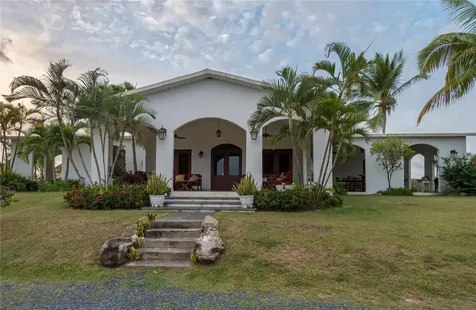 1 El Cerro Vieques PR 00765