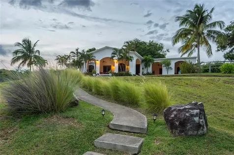 1 El Cerro Vieques PR 00765