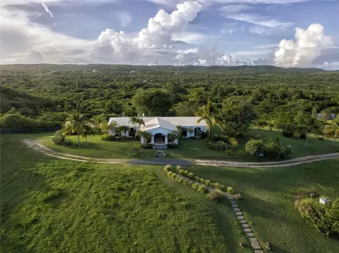 1 El Cerro Vieques PR 00765