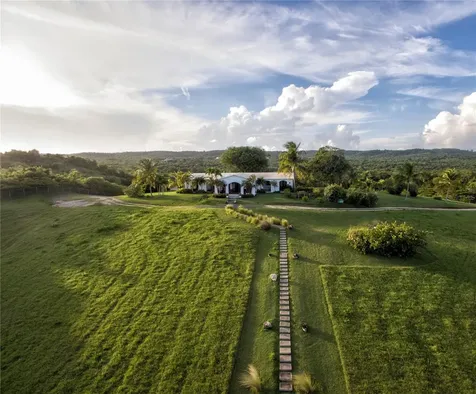 1 El Cerro Vieques PR 00765