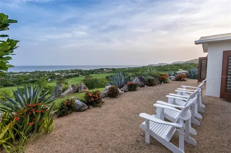 1 El Cerro Vieques PR 00765