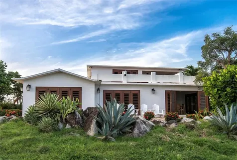 1 El Cerro Vieques PR 00765