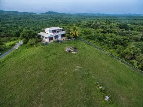 1 El Cerro Vieques PR 00765