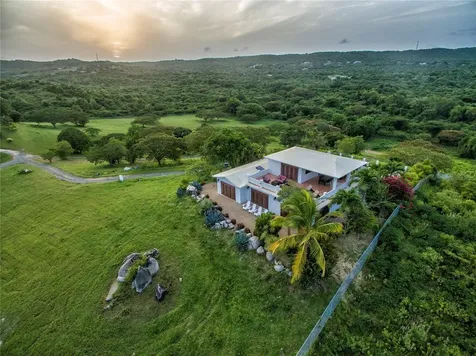 1 El Cerro Vieques PR 00765