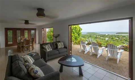 1 El Cerro Vieques PR 00765