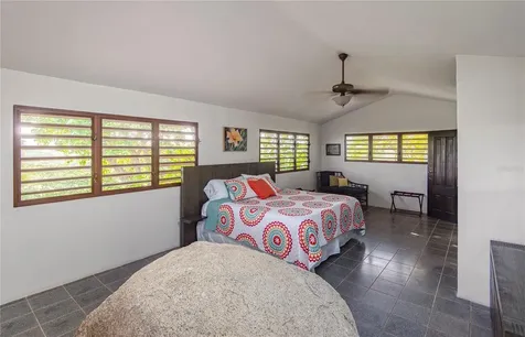 1 El Cerro Vieques PR 00765