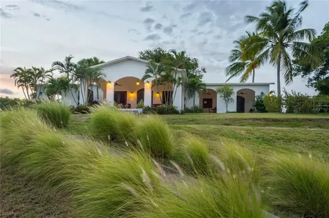 1 El Cerro Vieques PR 00765