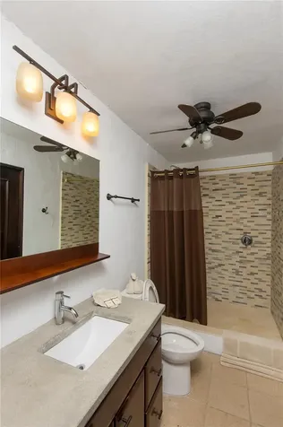 1 El Cerro Vieques PR 00765