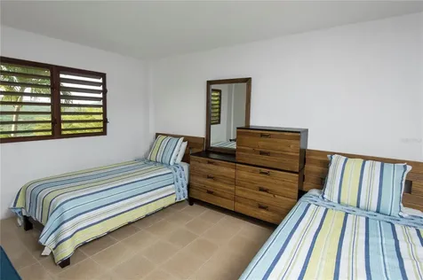 1 El Cerro Vieques PR 00765