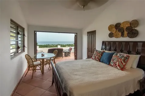 1 El Cerro Vieques PR 00765