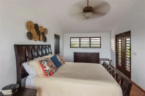 1 El Cerro Vieques PR 00765