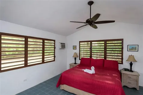 1 El Cerro Vieques PR 00765