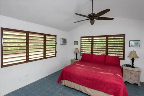 1 El Cerro Vieques PR 00765