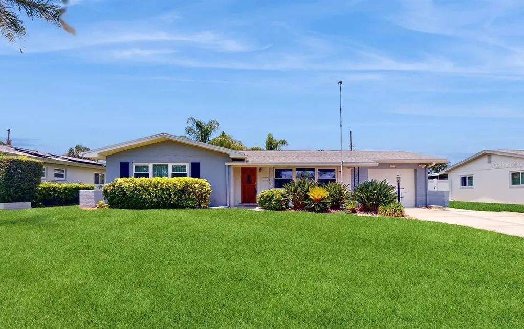 1952 60th Street N St Petersburg FL 33710