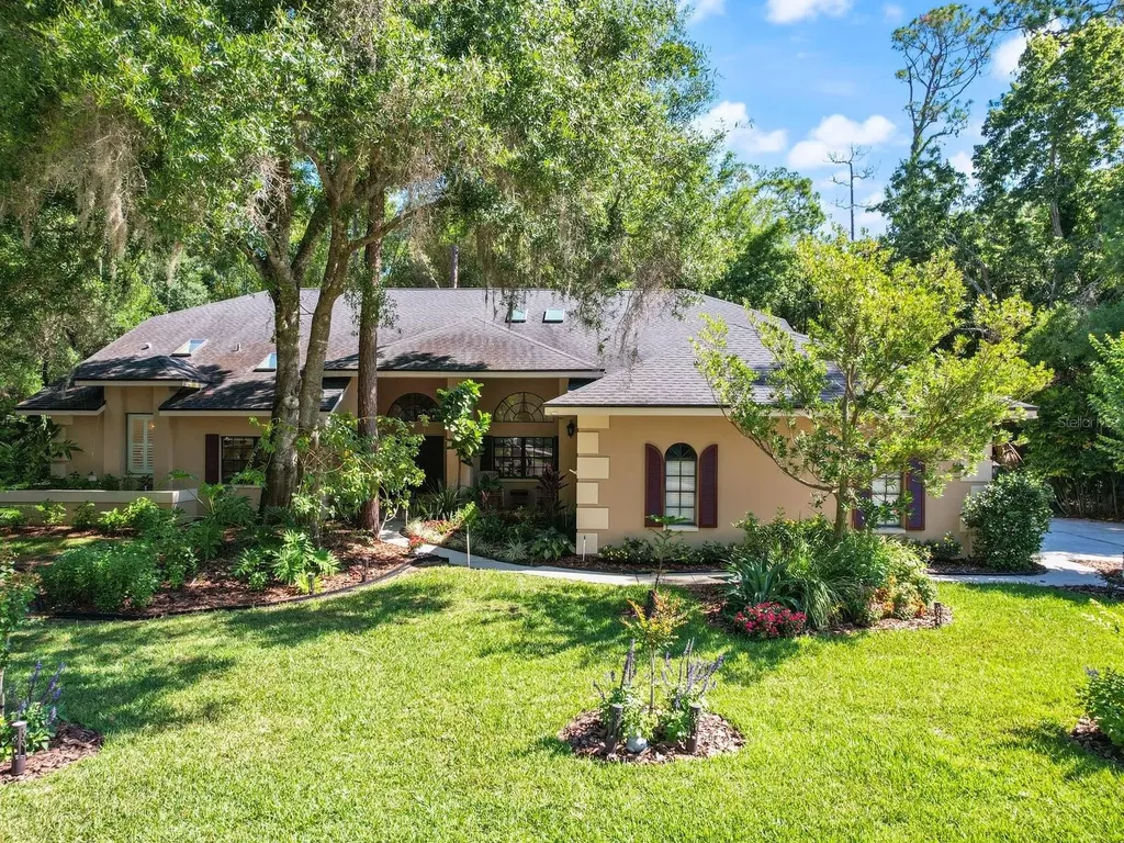 100 Woodglen Court Oldsmar FL 34677