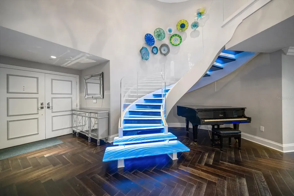 100 Beach Drive NE St Petersburg FL 33701