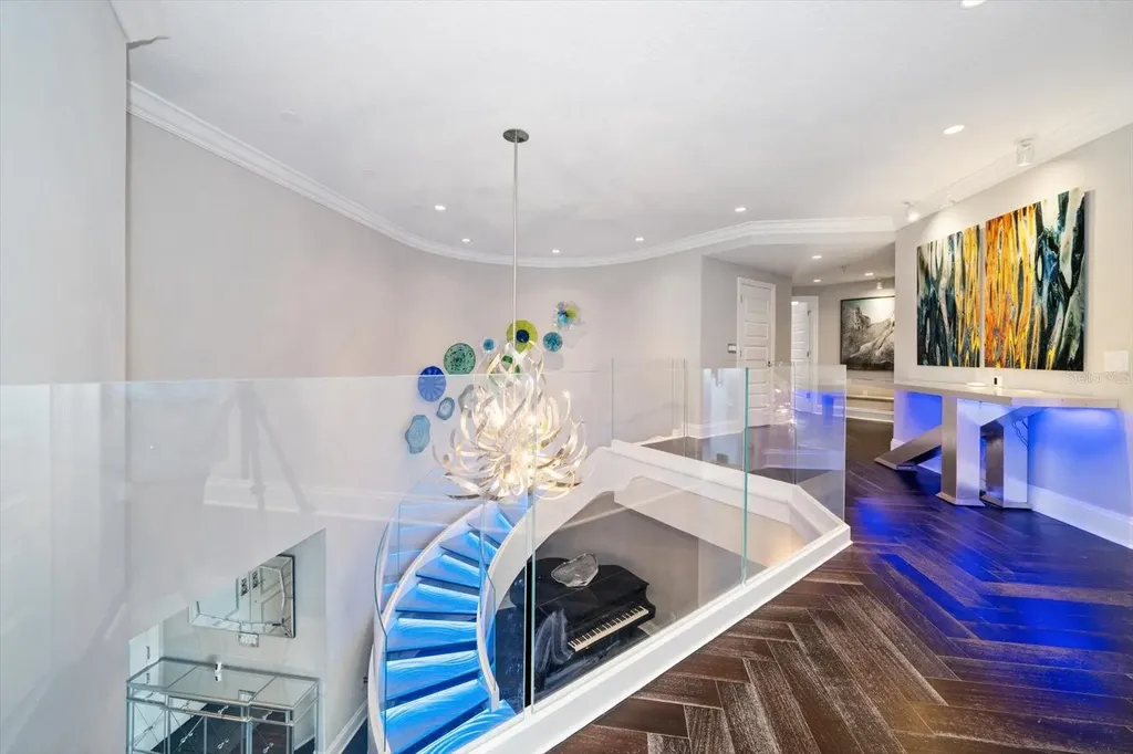 100 Beach Drive NE St Petersburg FL 33701