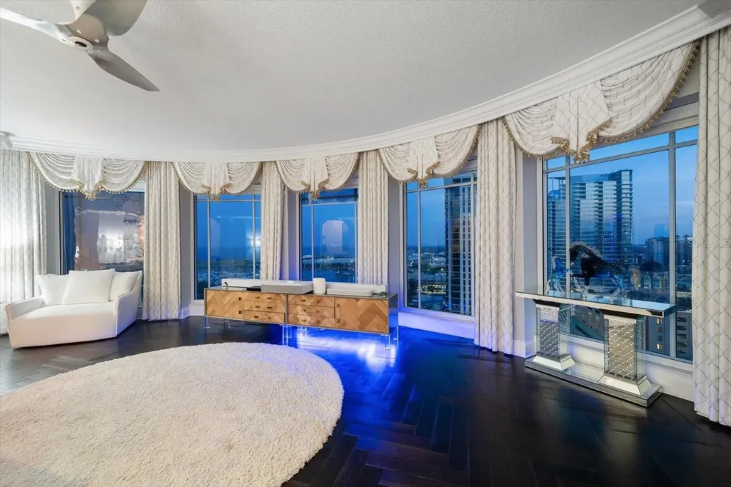 100 Beach Drive NE St Petersburg FL 33701