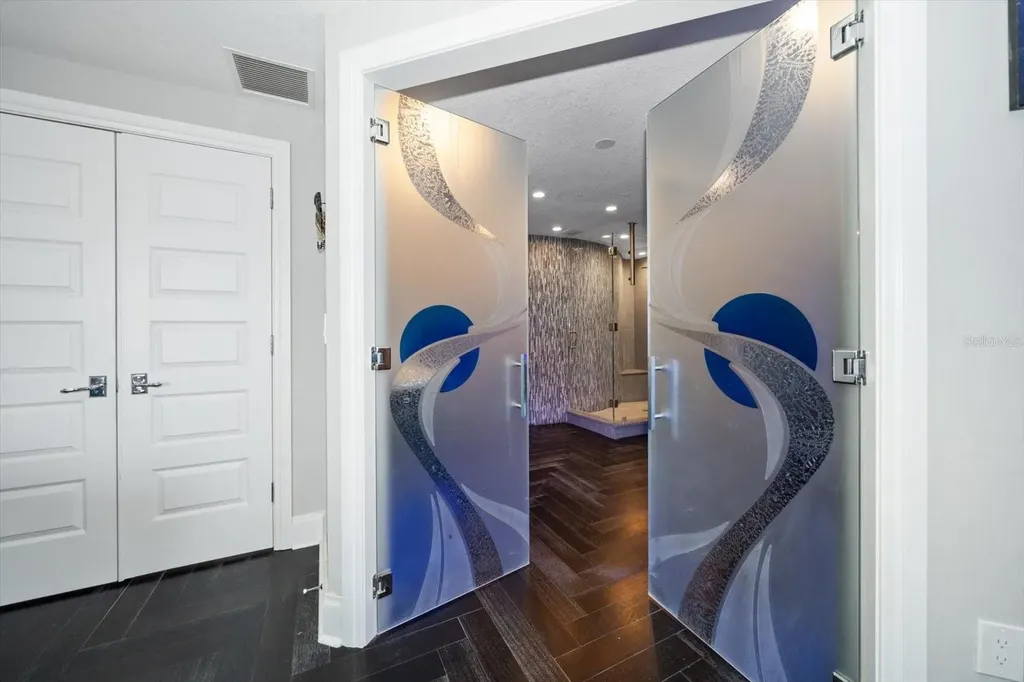 100 Beach Drive NE St Petersburg FL 33701