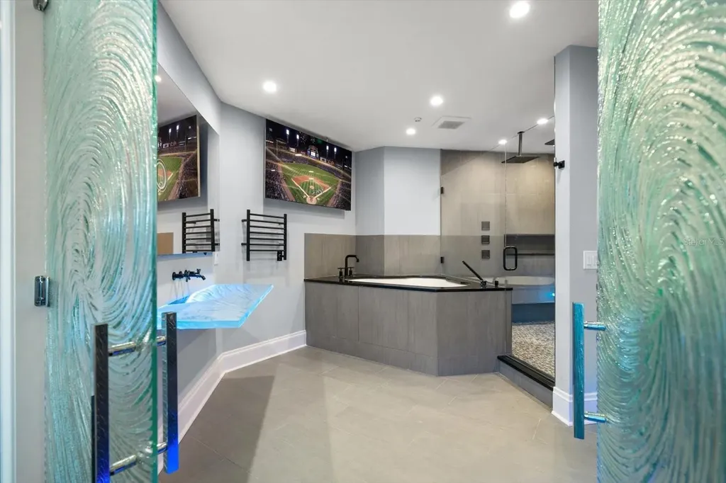 100 Beach Drive NE St Petersburg FL 33701