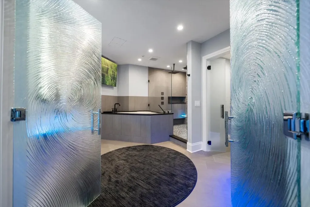 100 Beach Drive NE St Petersburg FL 33701