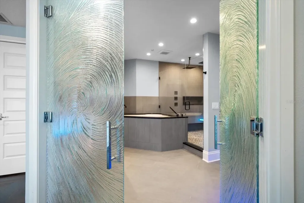 100 Beach Drive NE St Petersburg FL 33701