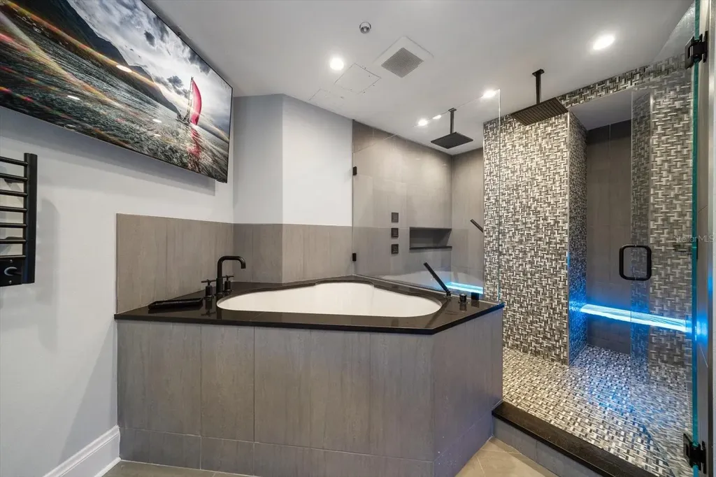 100 Beach Drive NE St Petersburg FL 33701