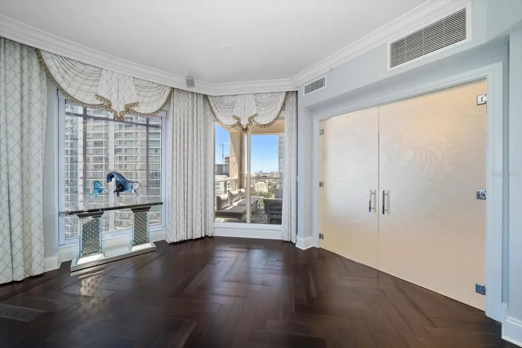 100 Beach Drive NE St Petersburg FL 33701