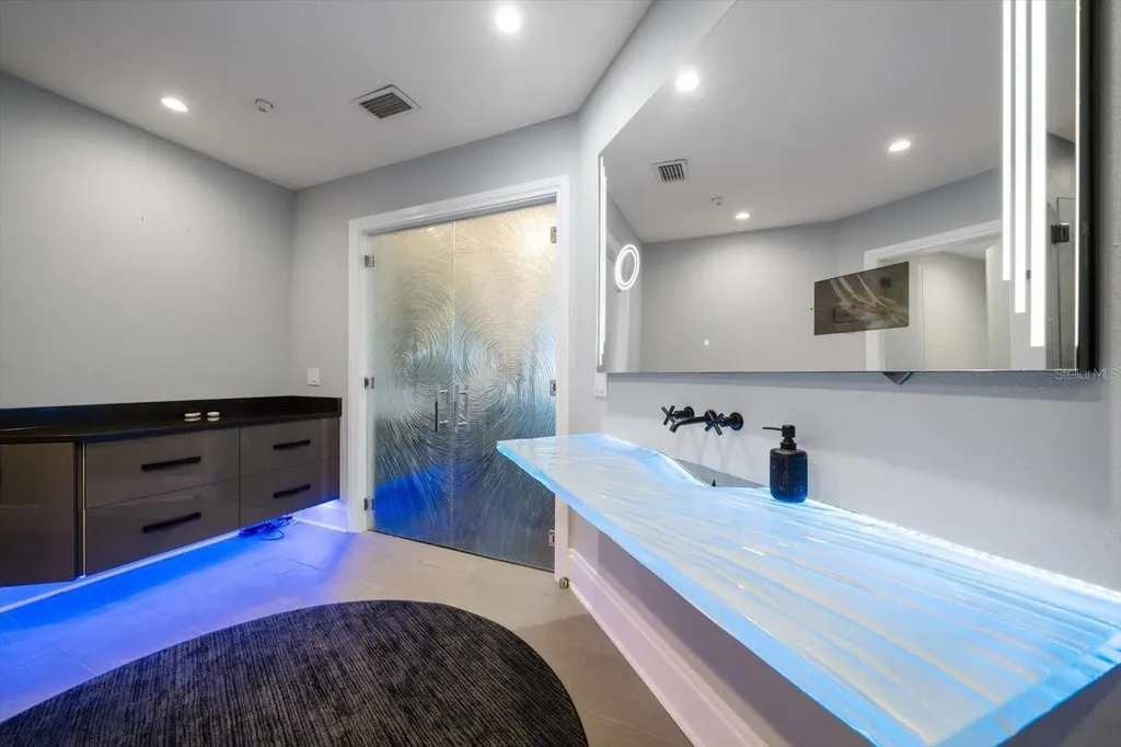 100 Beach Drive NE St Petersburg FL 33701