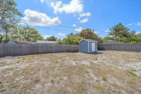 3304 Island Date Circle Sarasota FL 34232