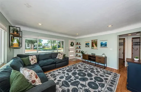 801 47th Avenue N St Petersburg FL 33703