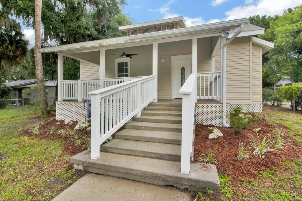 214 N 12th Street Leesburg FL 34748