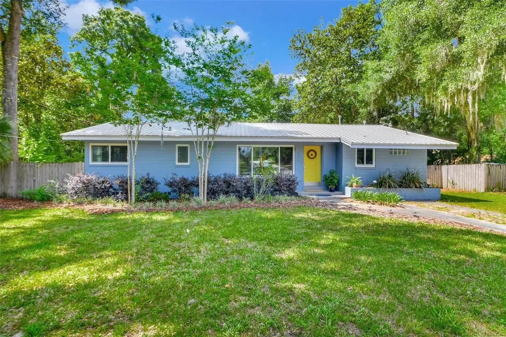 806 E Wisconsin Avenue Deland FL 32724