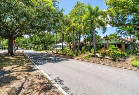 2837 7th Avenue N St Petersburg FL 33713