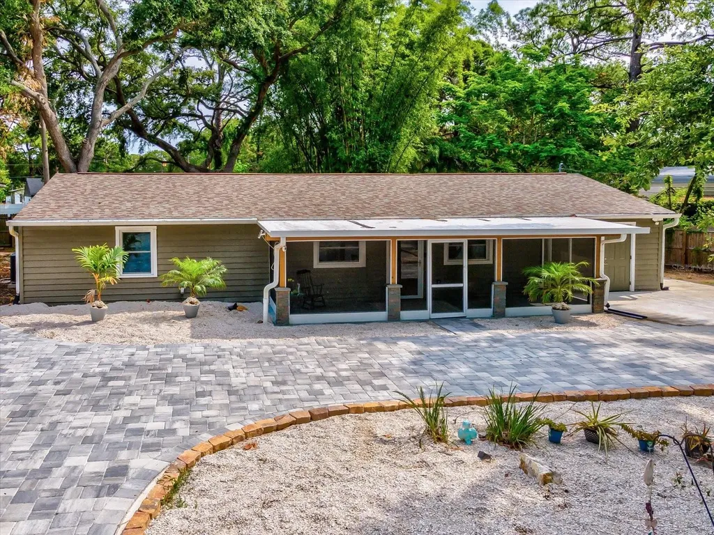 6351 59th Avenue N St Petersburg FL 33709