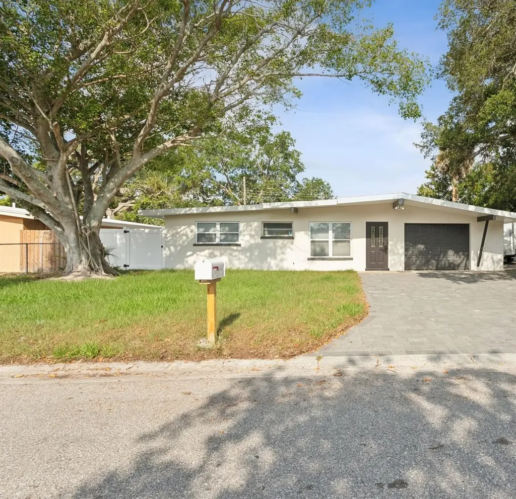 5824 23rd Street W Bradenton FL 34207