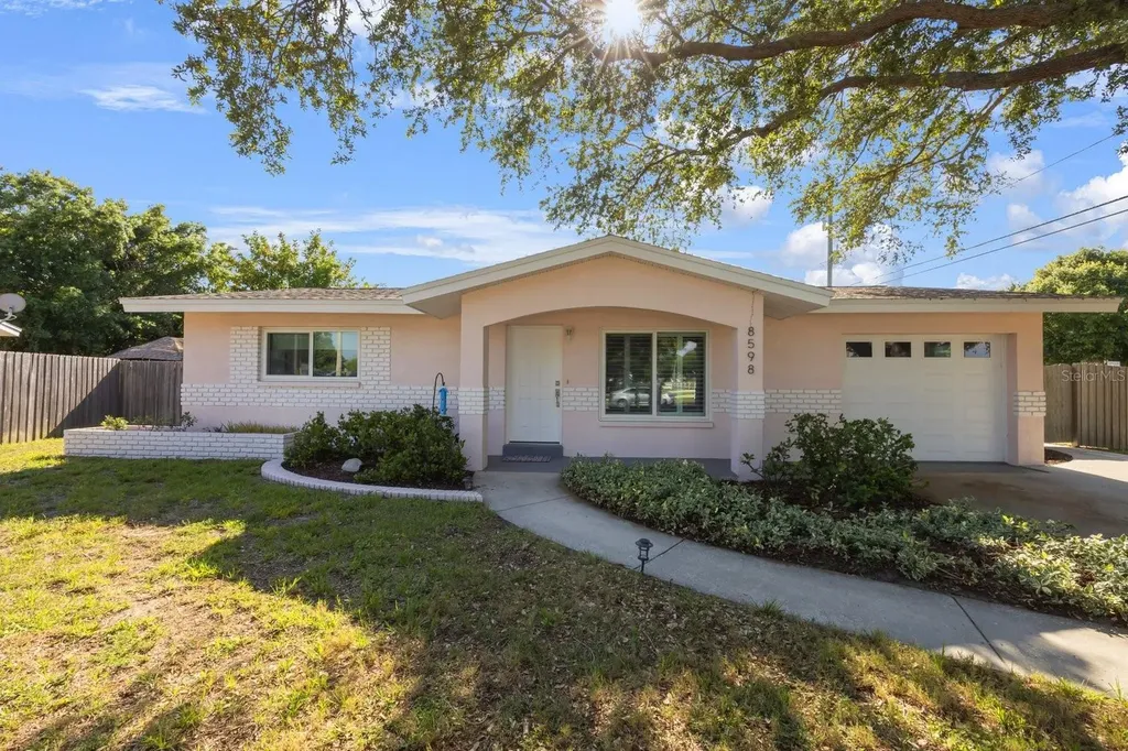 8598 Forsyth Drive Seminole FL 33772