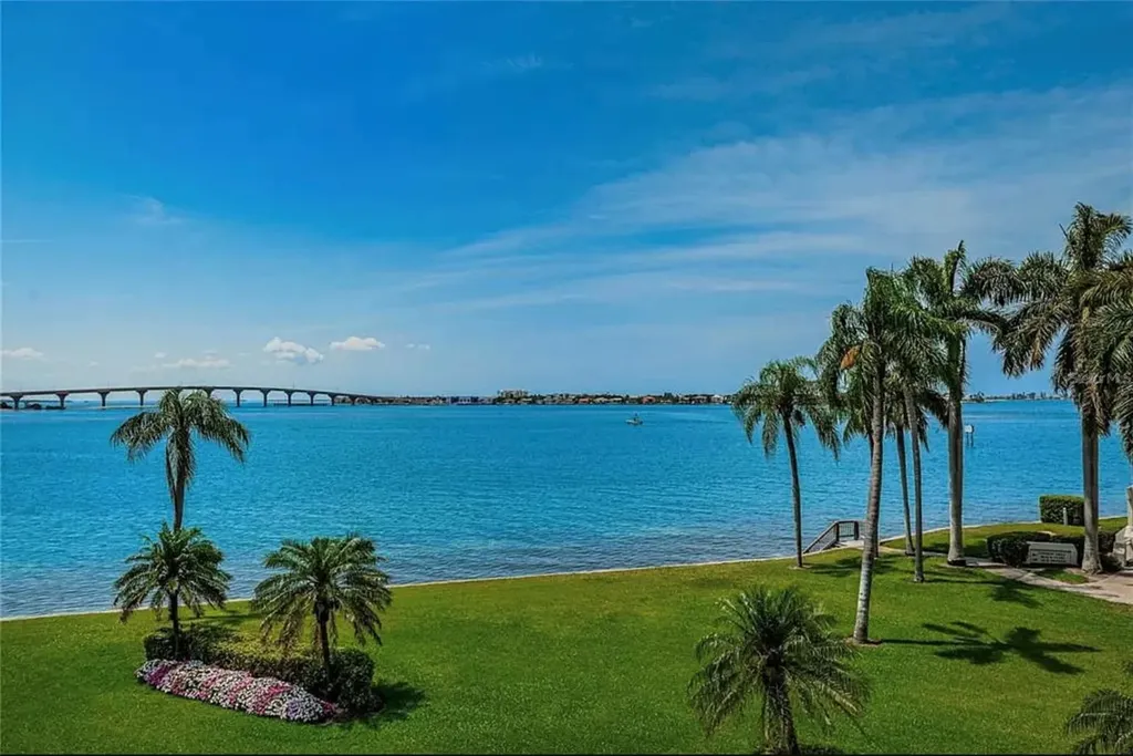 6287 Bahia Del Mar Circle St Petersburg FL 33715