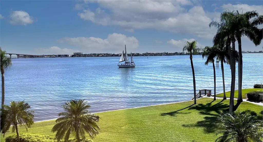 6287 Bahia Del Mar Circle St Petersburg FL 33715