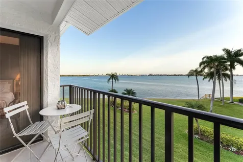 6287 Bahia Del Mar Circle St Petersburg FL 33715