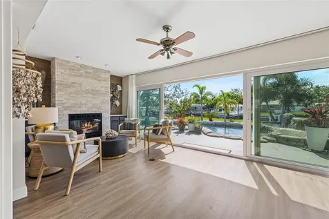 2008 Tanglewood Way NE St Petersburg FL 33702