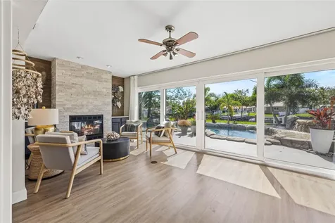 2008 Tanglewood Way NE St Petersburg FL 33702